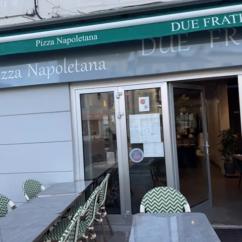 La terrasse devant Due Fratelli, rue des Anciennes Mairies